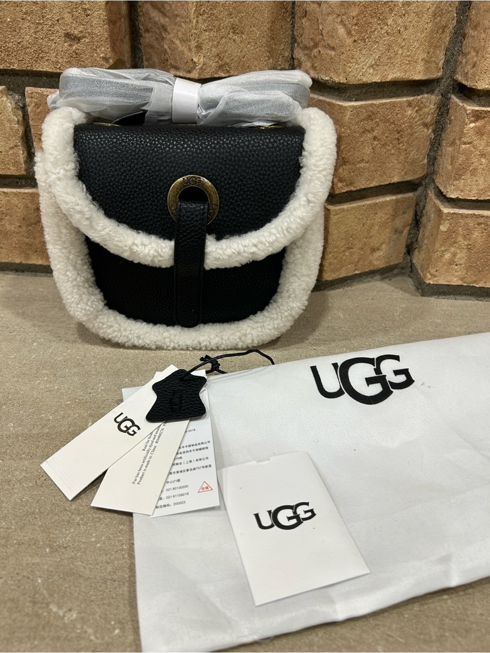 NWT UGG Heritage Mini Leather Sheepskin Crossbody Bag Purse Black with bag